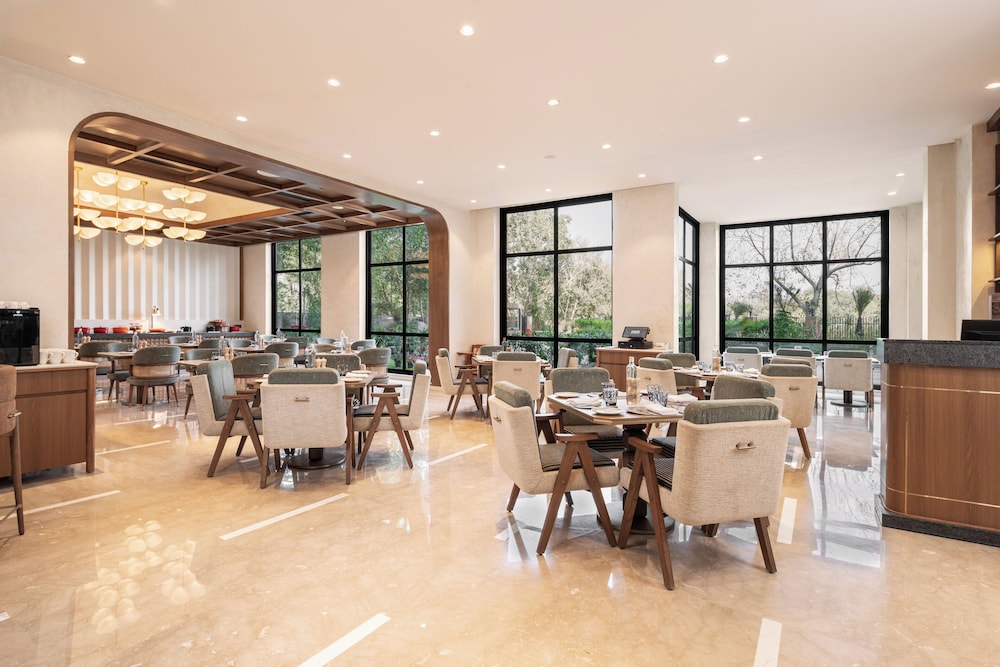 holiday inn gurgaon nh8 by ihg