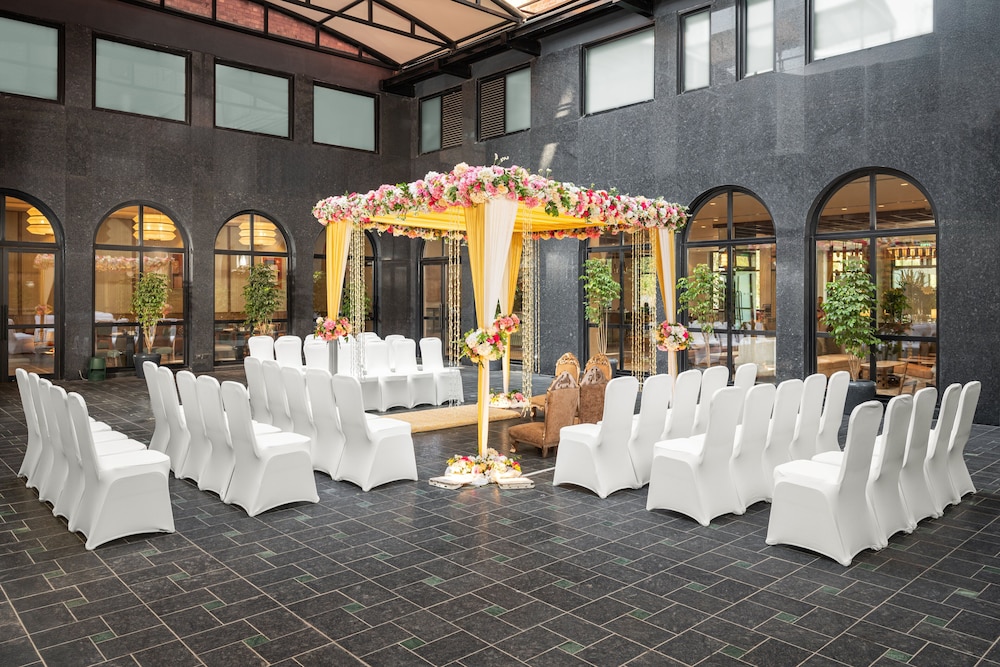 holiday inn gurgaon nh8 by ihg