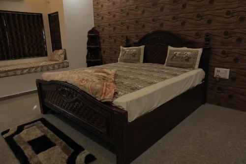 Maruti Resort & Villa's,,5 star