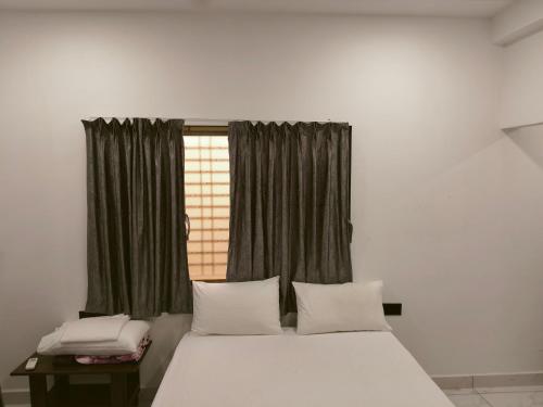 Gurukrupa Yatri Niwas,,2 star