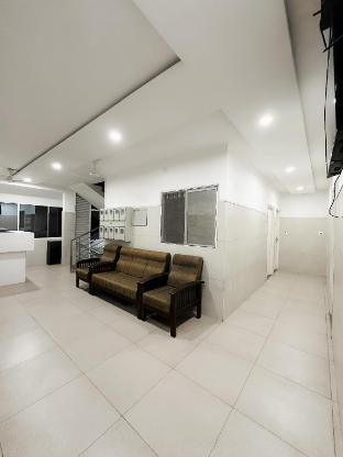 White House Inn,,5 star