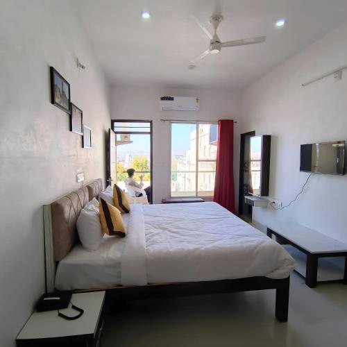 Hotel Arul's,,3 star