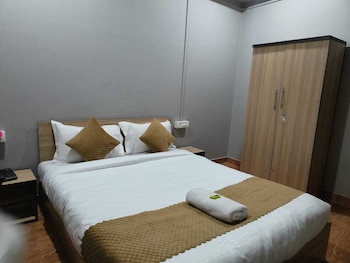 hotel pohor regency near kamakhya foot bridge