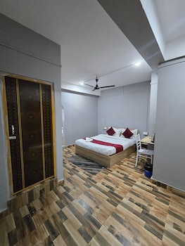 hotel pohor regency near kamakhya foot bridge
