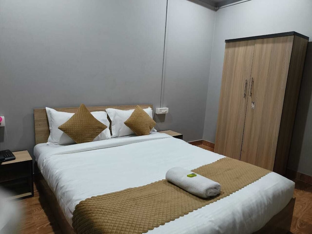 hotel pohor regency near kamakhya foot bridge