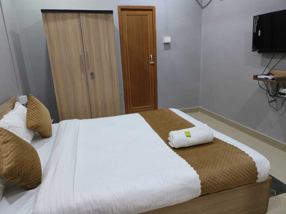 hotel pohor regency near kamakhya foot bridge