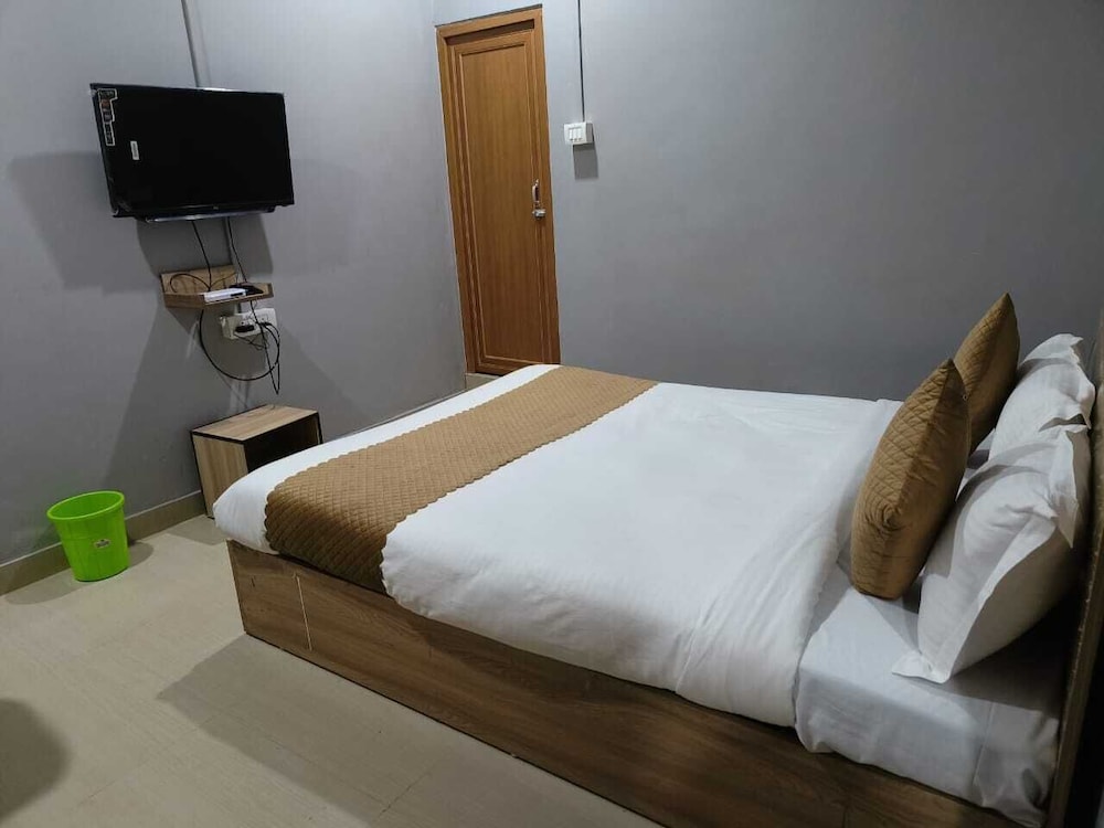 hotel pohor regency near kamakhya foot bridge