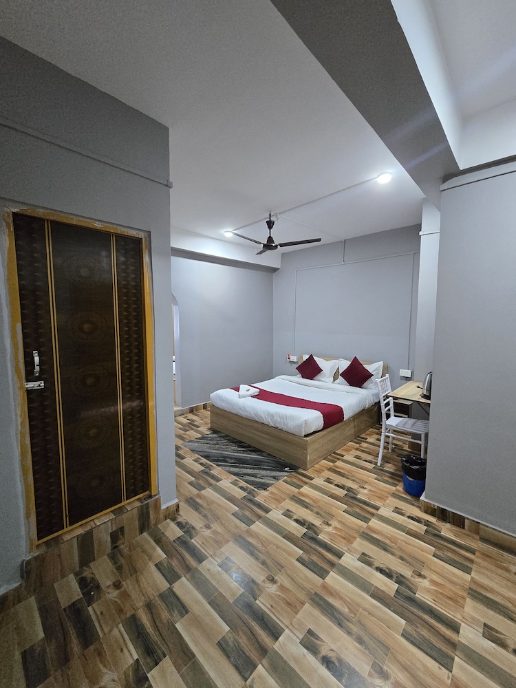 hotel pohor regency near kamakhya foot bridge