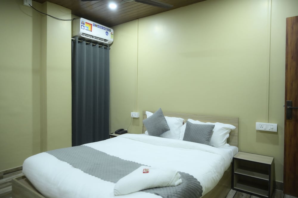 hotel pohor regency near kamakhya foot bridge