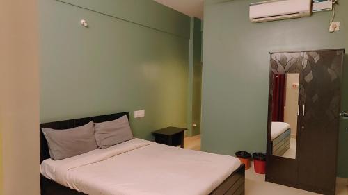 Metro Suites,,3 star