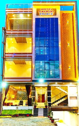 hotel gayatri palace