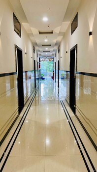 hotel gayatri palace