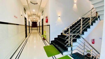 hotel gayatri palace