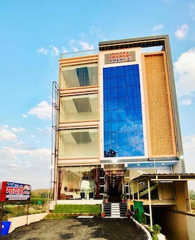 hotel gayatri palace