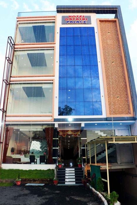 hotel gayatri palace