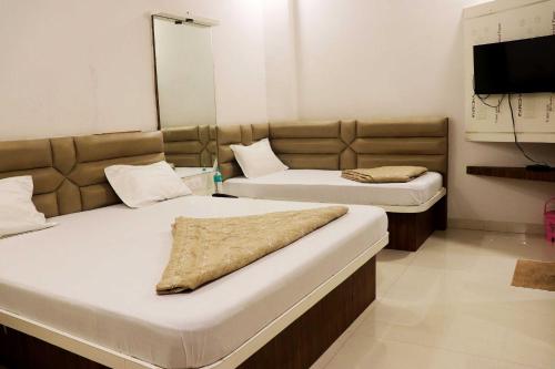 Hotel Gayatri Palace,,2 star
