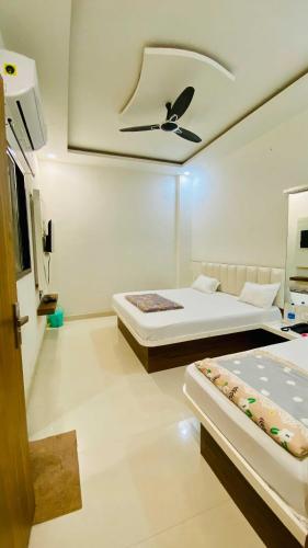 Hotel Gayatri Palace,,2 star