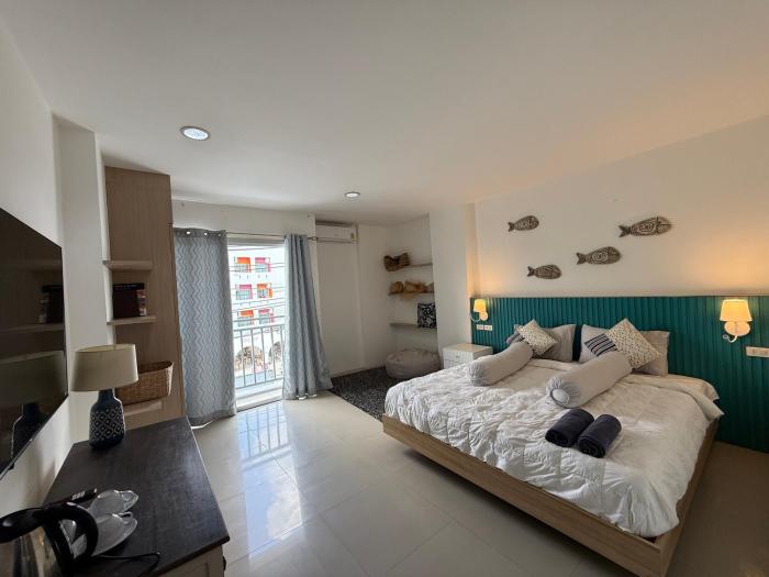five loaves beds patong