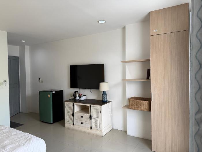 five loaves beds patong