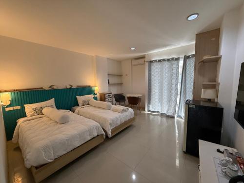 five loaves beds patong