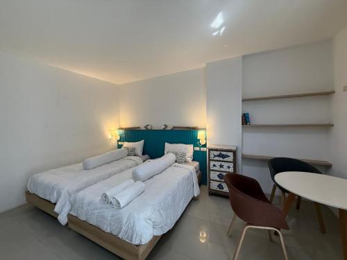 five loaves beds patong