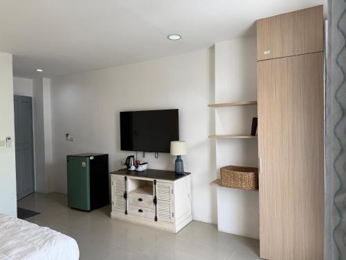 five loaves beds patong