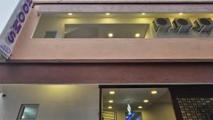 Metro Residency.Com,,2 star