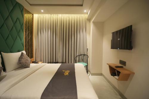 Sky Executive Rooms,,3 star
