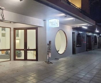 Squirrel House,,2 star