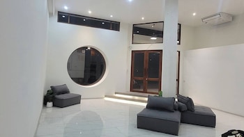 Squirrel House,,2 star