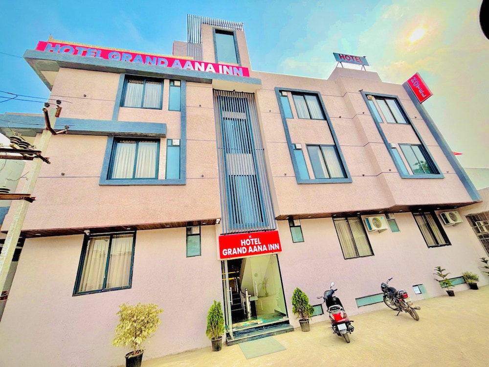 hotel grand aana inn