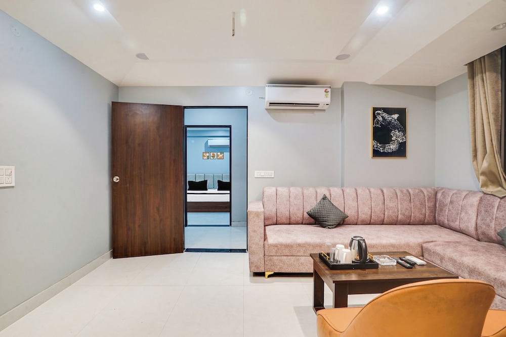 hotel grand aana inn