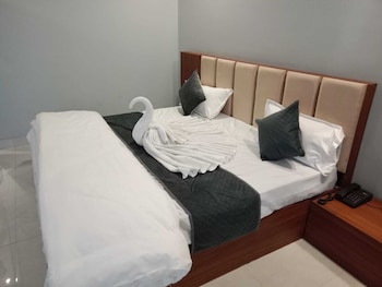 hotel grand aana inn