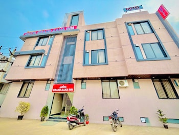 hotel grand aana inn