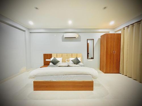 Hotel Grand Aana Inn,,4 star