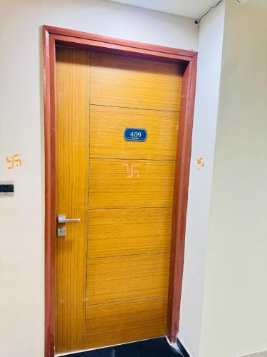 arth studios omaxe hazratganj gomti nagar ext