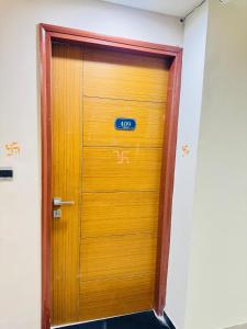 arth studios omaxe hazratganj gomti nagar ext