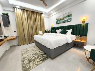 arth studios omaxe hazratganj gomti nagar ext