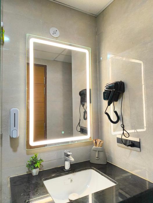 arth studios omaxe hazratganj gomti nagar ext