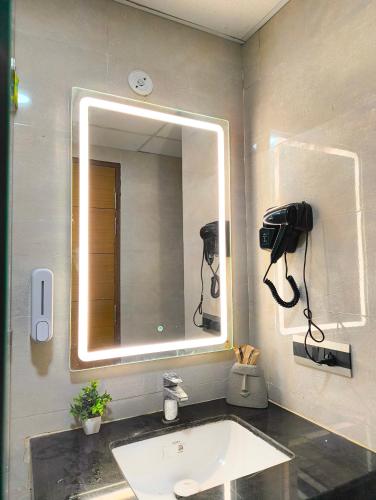 arth studios omaxe hazratganj gomti nagar ext