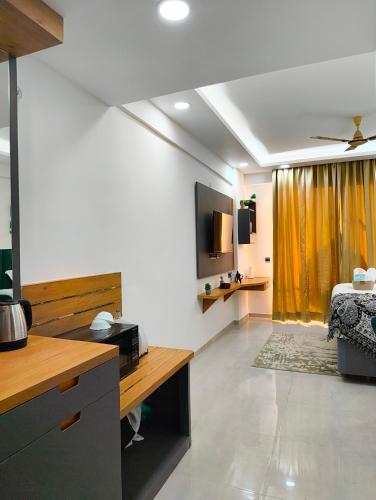 arth studios omaxe hazratganj gomti nagar ext