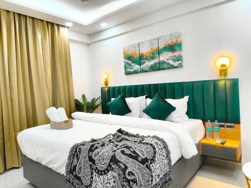 arth studios omaxe hazratganj gomti nagar ext