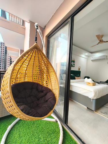 arth studios omaxe hazratganj gomti nagar ext