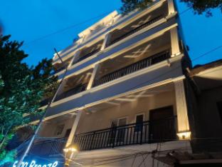 seaa breeze white town