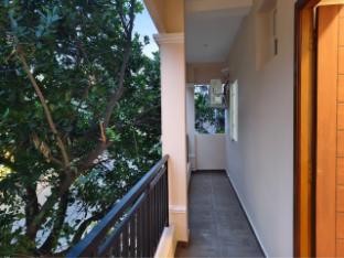 seaa breeze white town