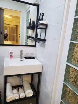 mana restaurant and boutique hotel