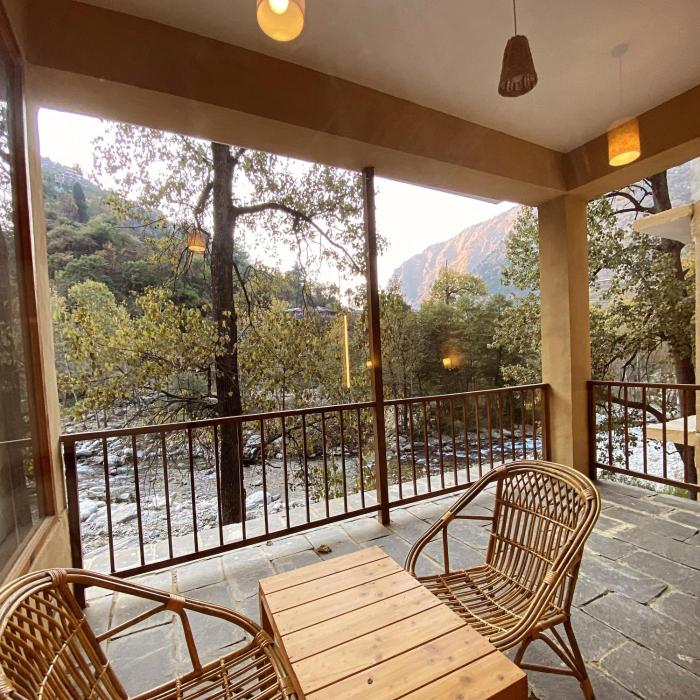 vivaan stays tirthan