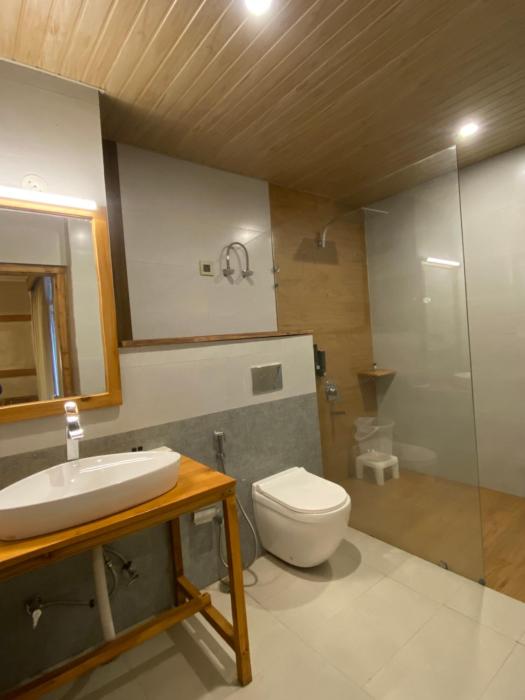 vivaan stays tirthan