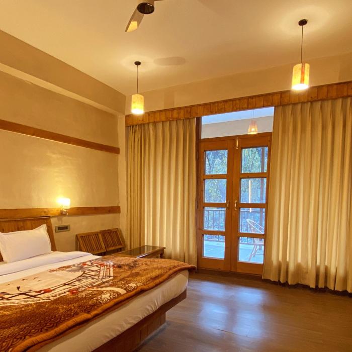 vivaan stays tirthan