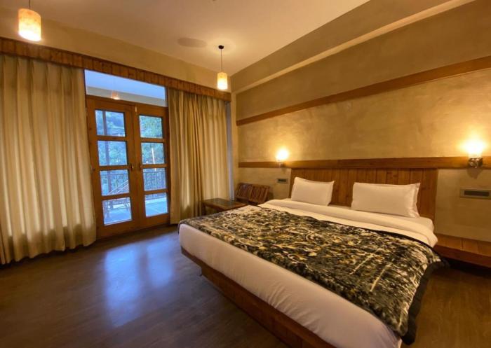 vivaan stays tirthan